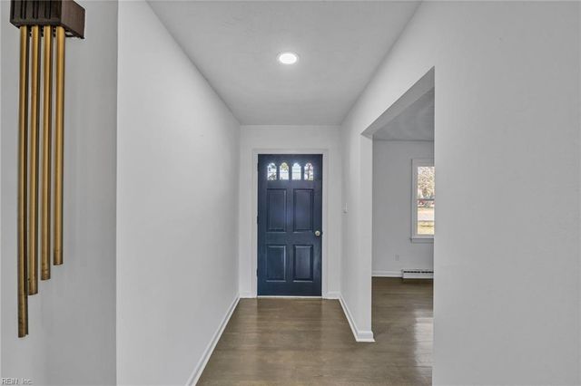 524 Summit Ridge DR, Chesapeake, VA 23322