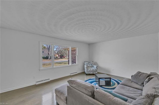 524 Summit Ridge DR, Chesapeake, VA 23322