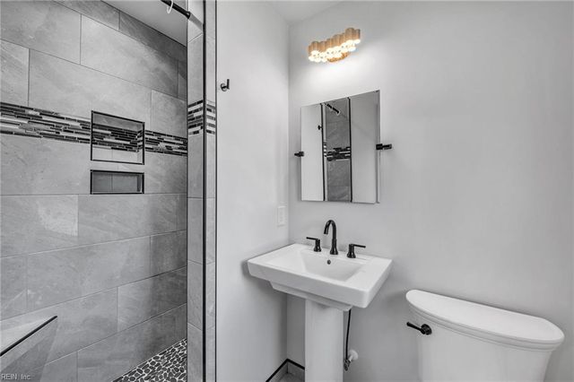 524 Summit Ridge DR, Chesapeake, VA 23322