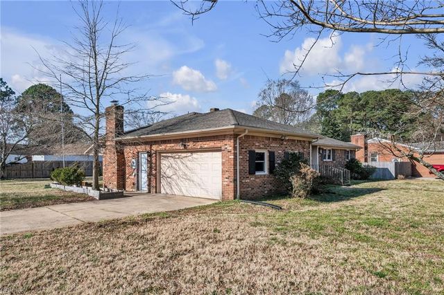 524 Summit Ridge DR, Chesapeake, VA 23322