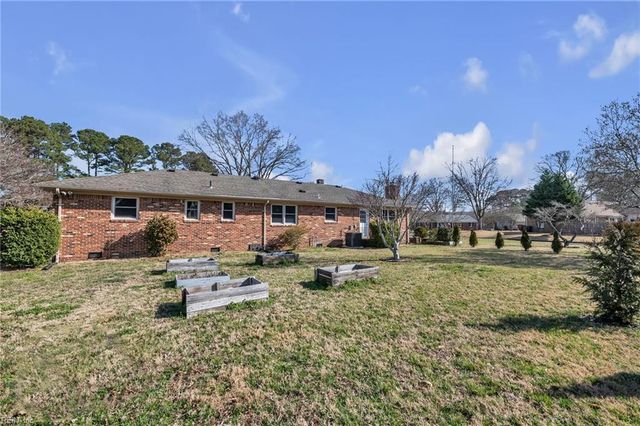 524 Summit Ridge DR, Chesapeake, VA 23322