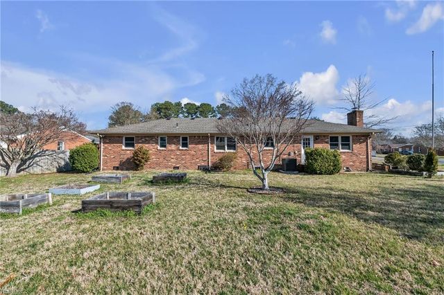 524 Summit Ridge DR, Chesapeake, VA 23322