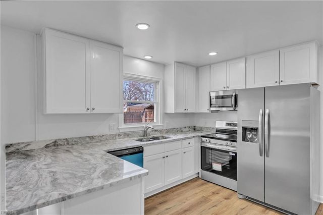 524 Summit Ridge DR, Chesapeake, VA 23322