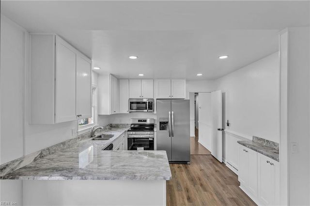 524 Summit Ridge DR, Chesapeake, VA 23322