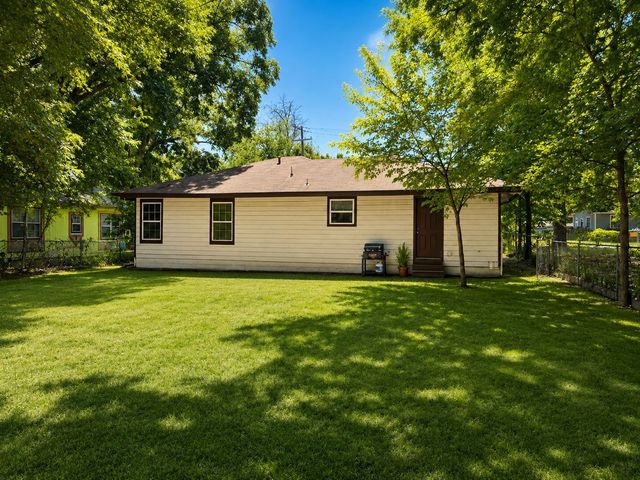 617 Mccubbin Street, Gainesville, TX 76240