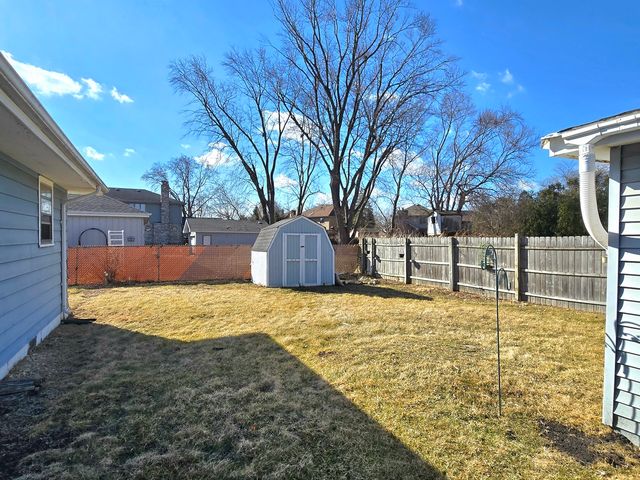 10620 S 86th Avenue, Palos Hills, IL 60465