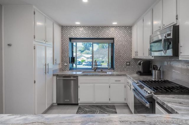 1768 Pala Lake Dr, Fallbrook, CA 92028