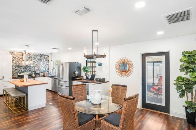 2077 FLORADELL PLACE, Orlando, FL 32808