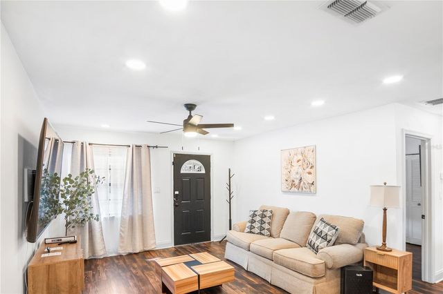 2077 FLORADELL PLACE, Orlando, FL 32808