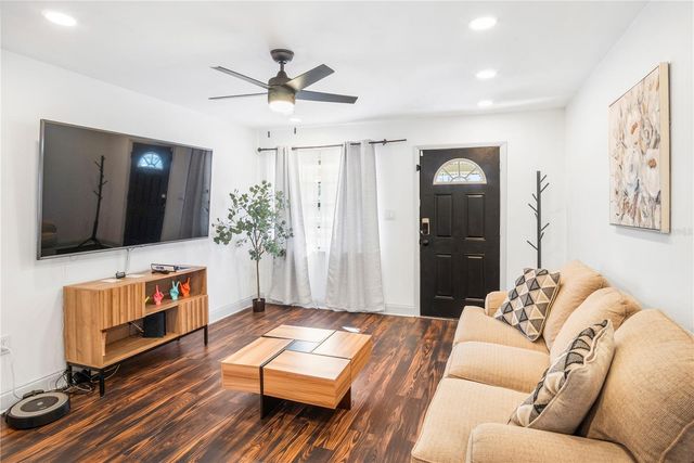 2077 FLORADELL PLACE, Orlando, FL 32808