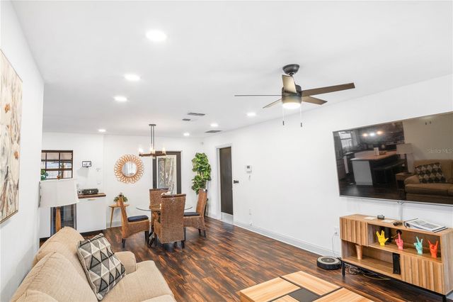 2077 FLORADELL PLACE, Orlando, FL 32808