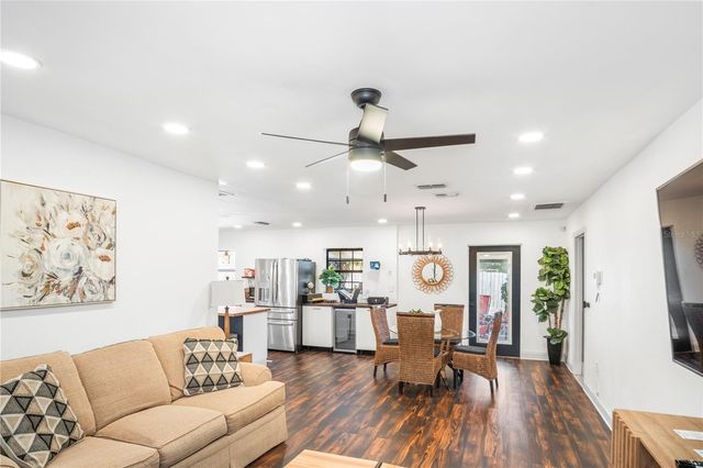 2077 FLORADELL PLACE, Orlando, FL 32808