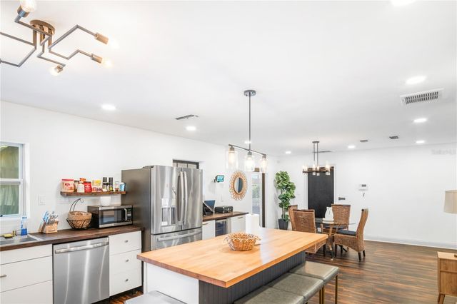 2077 FLORADELL PLACE, Orlando, FL 32808