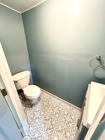 249 Maryland Dr, Shaler, PA 15116