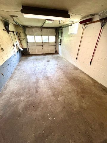 249 Maryland Dr, Shaler, PA 15116