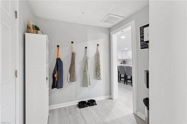 1900 Jenkins Neck RD, Hayes, VA 23072