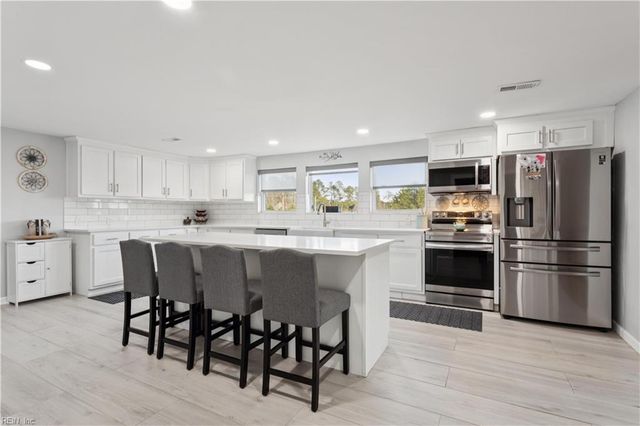 1900 Jenkins Neck RD, Hayes, VA 23072