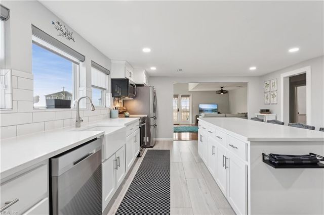 1900 Jenkins Neck RD, Hayes, VA 23072