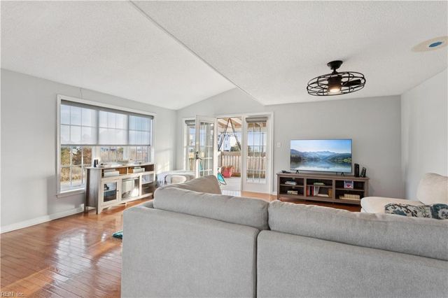 1900 Jenkins Neck RD, Hayes, VA 23072