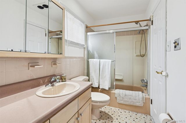 44 Wallace Drive, Plainview, NY 11803