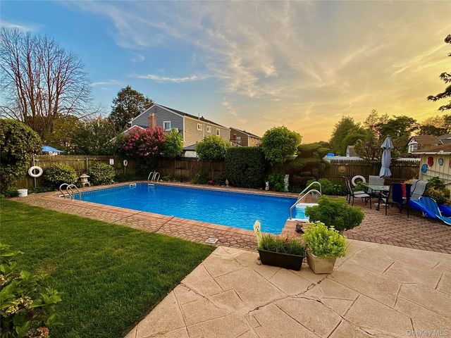 44 Wallace Drive, Plainview, NY 11803