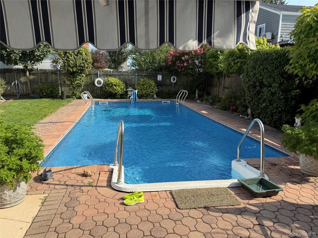 44 Wallace Drive, Plainview, NY 11803