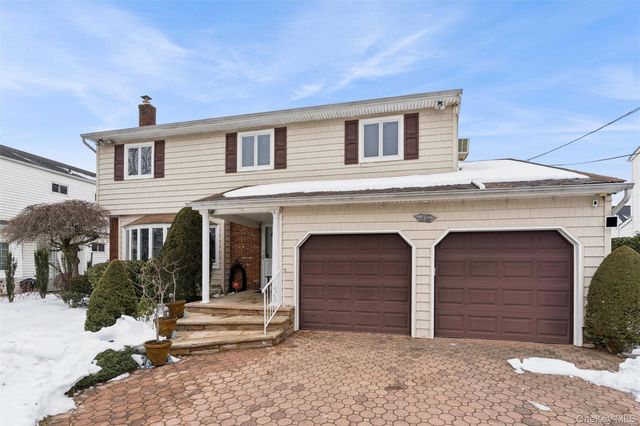 44 Wallace Drive, Plainview, NY 11803