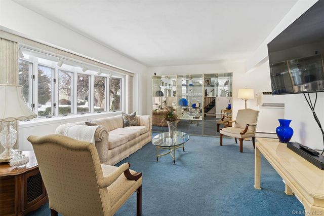 44 Wallace Drive, Plainview, NY 11803