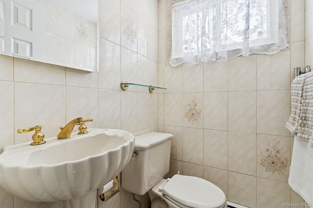 44 Wallace Drive, Plainview, NY 11803