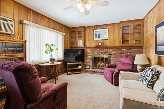 44 Wallace Drive, Plainview, NY 11803