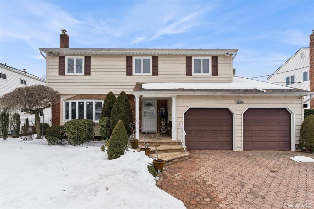 44 Wallace Drive, Plainview, NY 11803