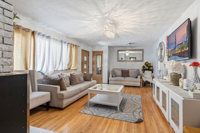 3217 Welcome Avenue N, Crystal, MN 55422