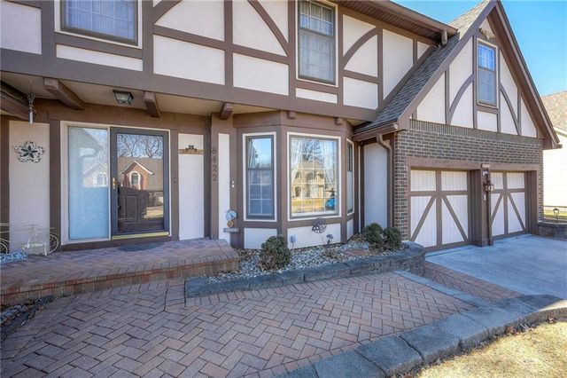8422 Rosehill Road, Lenexa, KS 66215