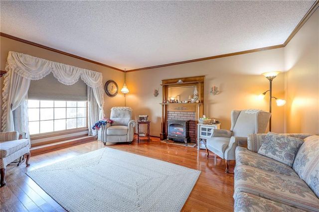 8422 Rosehill Road, Lenexa, KS 66215