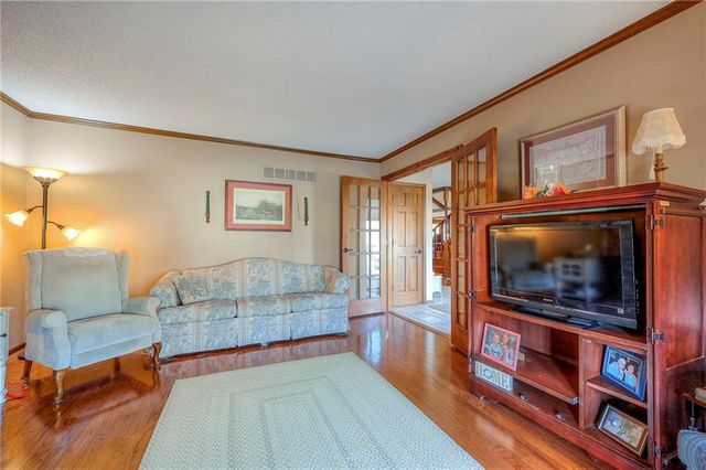 8422 Rosehill Road, Lenexa, KS 66215