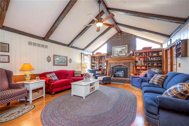 8422 Rosehill Road, Lenexa, KS 66215