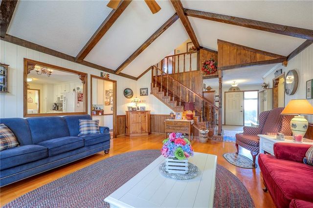 8422 Rosehill Road, Lenexa, KS 66215