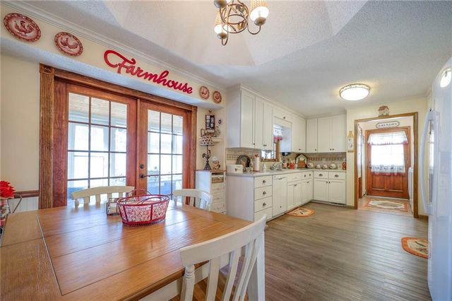 8422 Rosehill Road, Lenexa, KS 66215