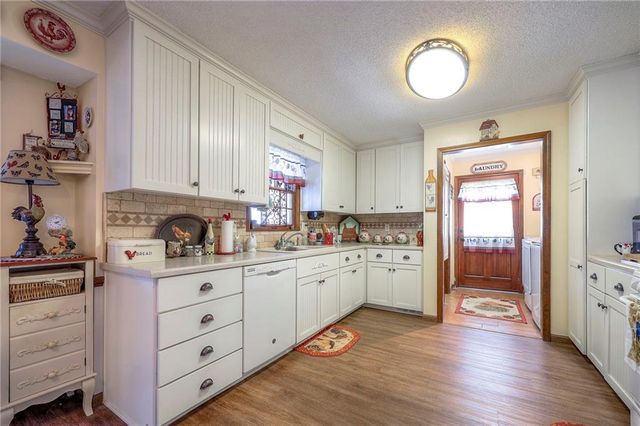 8422 Rosehill Road, Lenexa, KS 66215