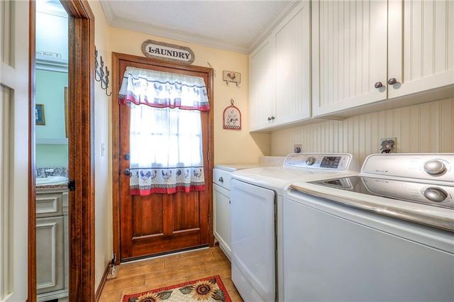 8422 Rosehill Road, Lenexa, KS 66215