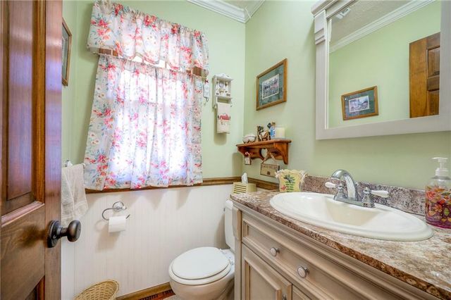 8422 Rosehill Road, Lenexa, KS 66215