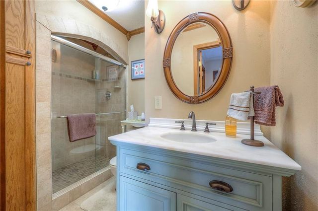 8422 Rosehill Road, Lenexa, KS 66215