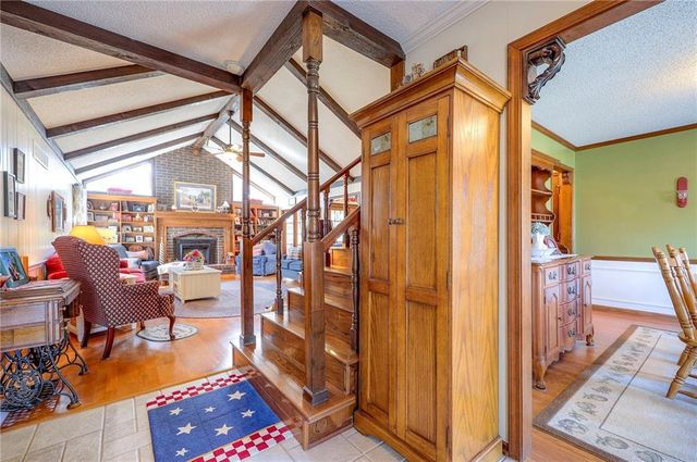 8422 Rosehill Road, Lenexa, KS 66215