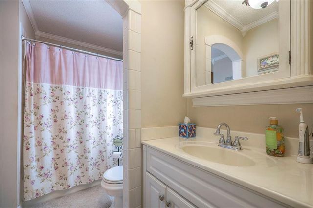 8422 Rosehill Road, Lenexa, KS 66215