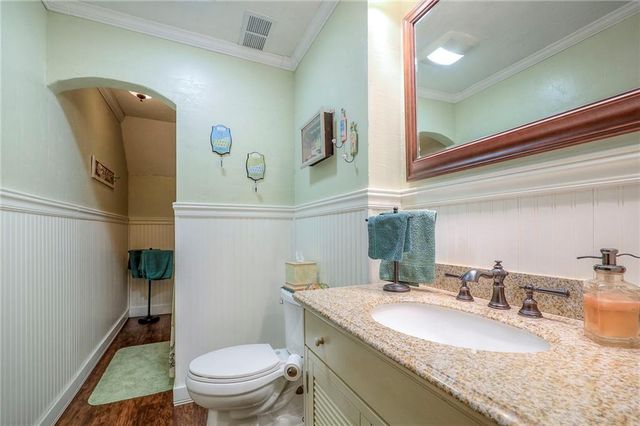 8422 Rosehill Road, Lenexa, KS 66215