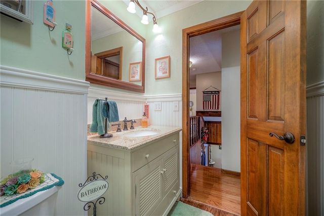 8422 Rosehill Road, Lenexa, KS 66215