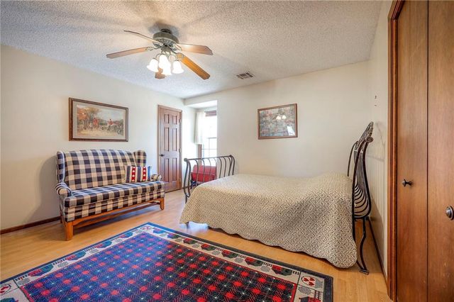 8422 Rosehill Road, Lenexa, KS 66215