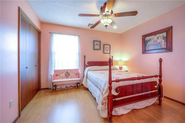 8422 Rosehill Road, Lenexa, KS 66215