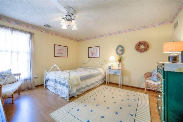 8422 Rosehill Road, Lenexa, KS 66215