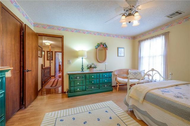 8422 Rosehill Road, Lenexa, KS 66215